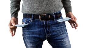 自己破産しない方がいい理由とその影響とは？